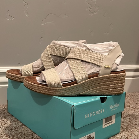 Sketchers by Martha Stewart arch fit size 8 wedge sandal - Picture 4 of 10